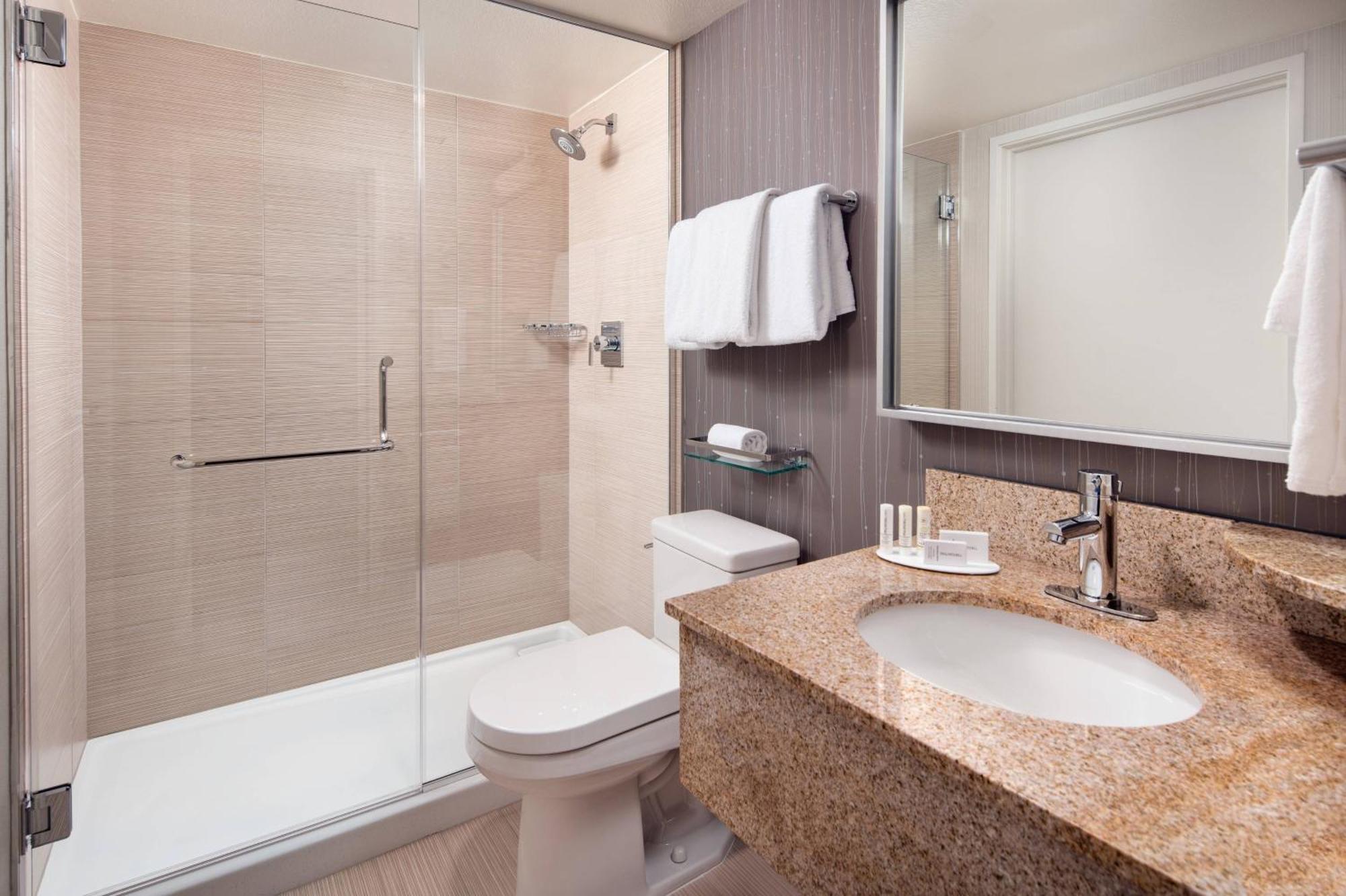 Готель Courtyard By Marriott Richmond Berkeley Екстер'єр фото