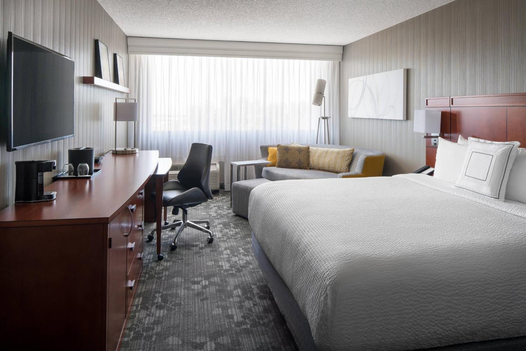 Готель Courtyard By Marriott Richmond Berkeley Екстер'єр фото