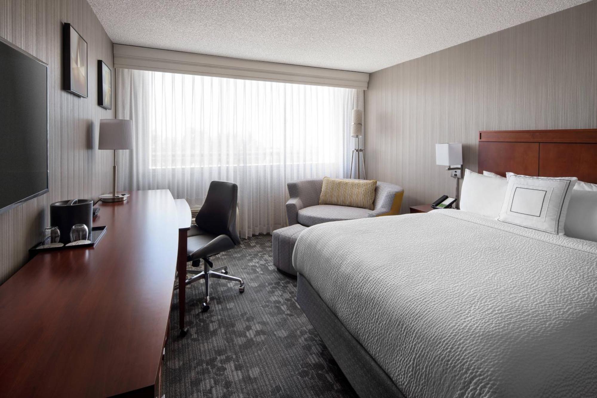 Готель Courtyard By Marriott Richmond Berkeley Екстер'єр фото