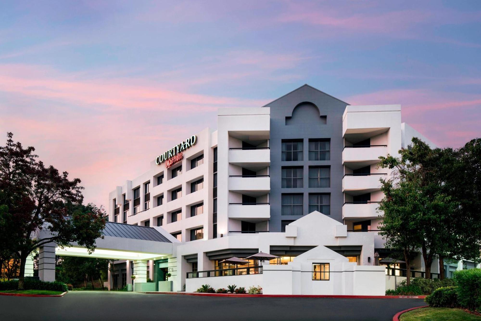 Готель Courtyard By Marriott Richmond Berkeley Екстер'єр фото