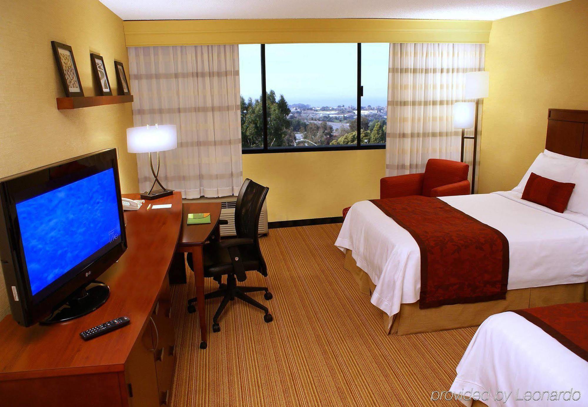 Готель Courtyard By Marriott Richmond Berkeley Екстер'єр фото
