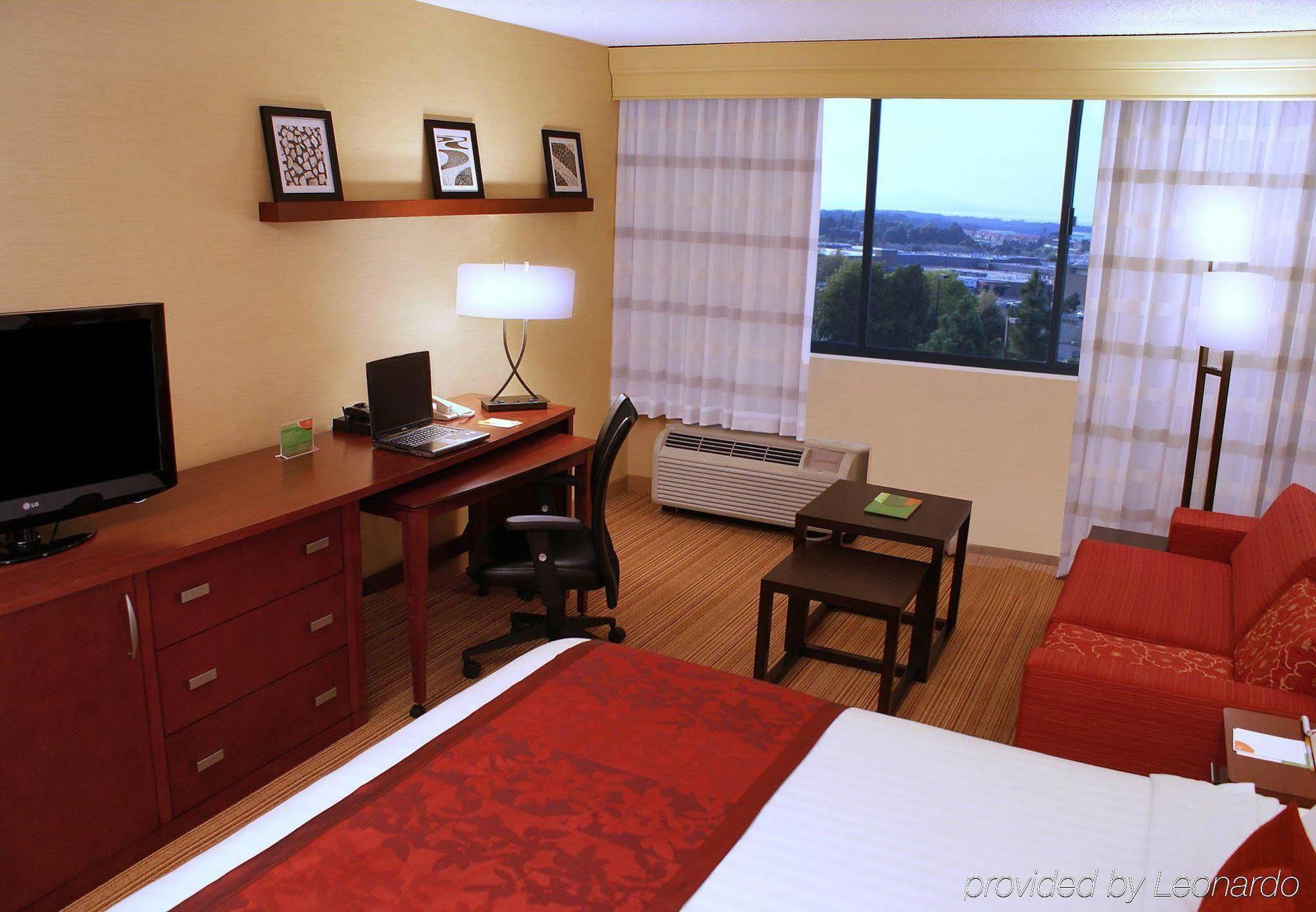 Готель Courtyard By Marriott Richmond Berkeley Екстер'єр фото