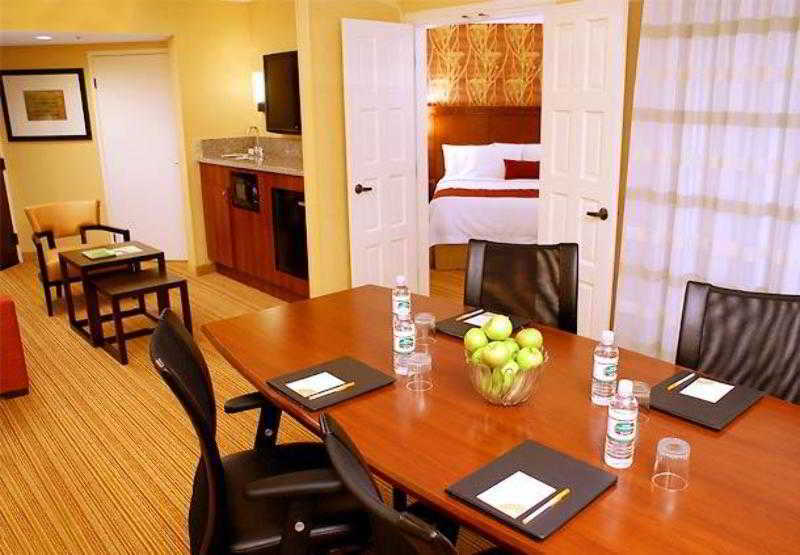 Готель Courtyard By Marriott Richmond Berkeley Екстер'єр фото